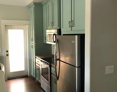 808 W Hull Street - Photo Thumbnail 2