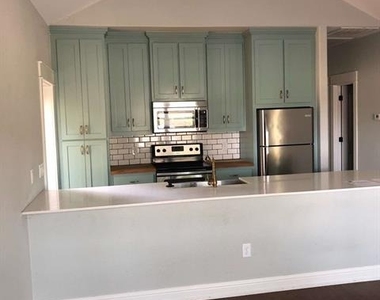 808 W Hull Street - Photo Thumbnail 1