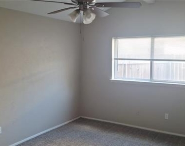 2428 Heathercrest Drive - Photo Thumbnail 6