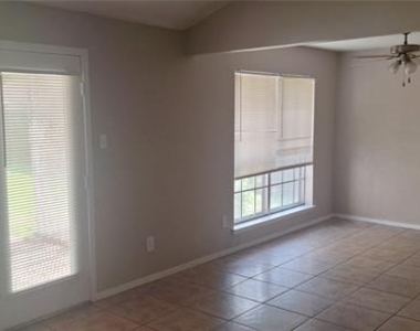2428 Heathercrest Drive - Photo Thumbnail 2