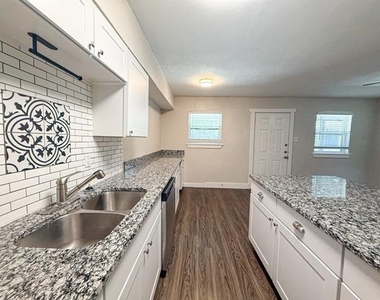 5928 Fletcher Avenue - Photo Thumbnail 9
