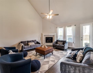 333 Foxthorne Way - Photo Thumbnail 6