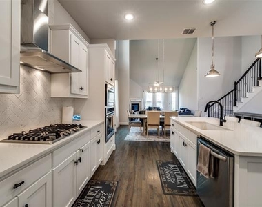 333 Foxthorne Way - Photo Thumbnail 13