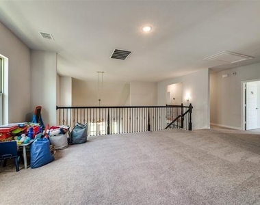 333 Foxthorne Way - Photo Thumbnail 21