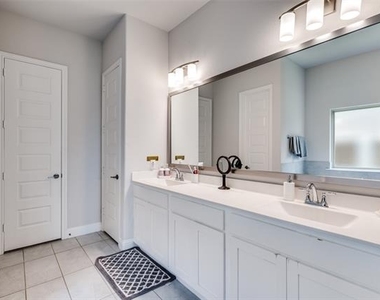 333 Foxthorne Way - Photo Thumbnail 17