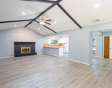 1506 Trowbridge Street - Photo Thumbnail 6