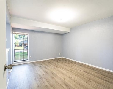 1506 Trowbridge Street - Photo Thumbnail 14