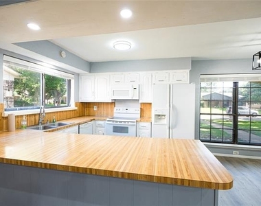 1506 Trowbridge Street - Photo Thumbnail 4