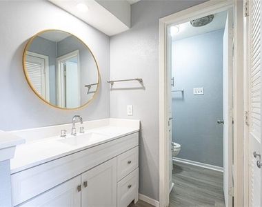 1506 Trowbridge Street - Photo Thumbnail 12
