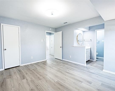 1506 Trowbridge Street - Photo Thumbnail 9