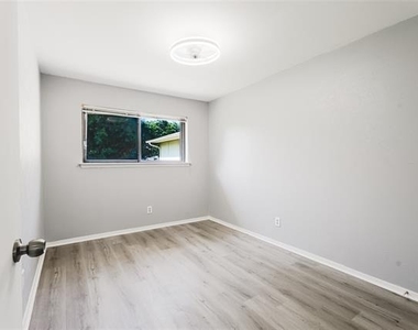 1506 Trowbridge Street - Photo Thumbnail 11