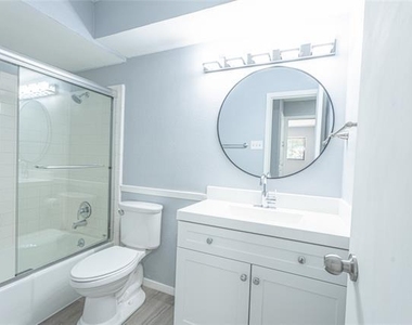 1506 Trowbridge Street - Photo Thumbnail 16