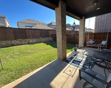 7813 Heritage Palms Trail - Photo Thumbnail 7