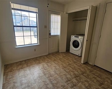 550 E Windsor Avenue - Photo Thumbnail 26