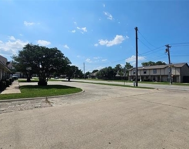 550 E Windsor Avenue - Photo Thumbnail 2