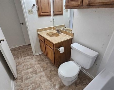 550 E Windsor Avenue - Photo Thumbnail 21
