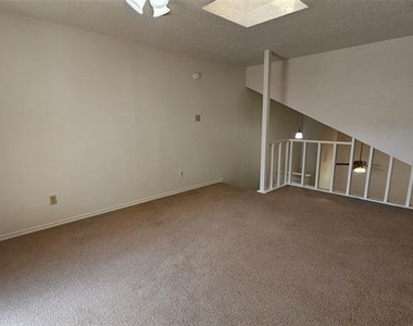 550 E Windsor Avenue - Photo Thumbnail 36