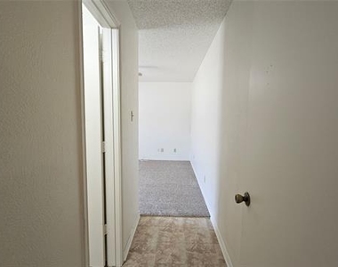 550 E Windsor Avenue - Photo Thumbnail 17