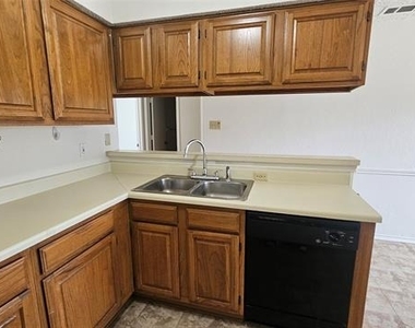 550 E Windsor Avenue - Photo Thumbnail 31