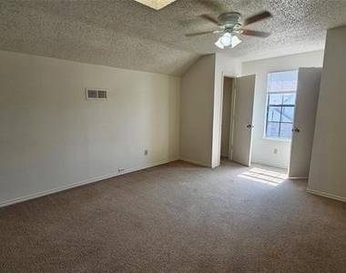 550 E Windsor Avenue - Photo Thumbnail 35