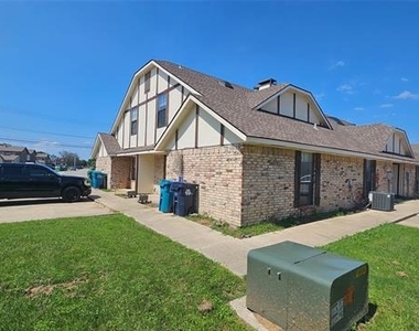 550 E Windsor Avenue - Photo Thumbnail 1