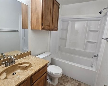 550 E Windsor Avenue - Photo Thumbnail 20