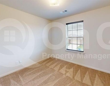 1623 White Mountain Way - Photo Thumbnail 9