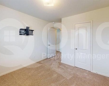 1623 White Mountain Way - Photo Thumbnail 5