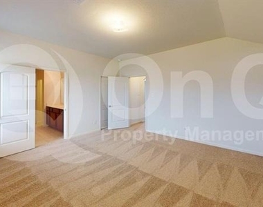 1623 White Mountain Way - Photo Thumbnail 6