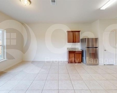 1623 White Mountain Way - Photo Thumbnail 2