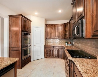 1087 Sahallee Drive - Photo Thumbnail 14