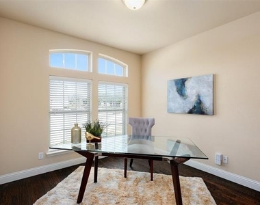 1087 Sahallee Drive - Photo Thumbnail 2