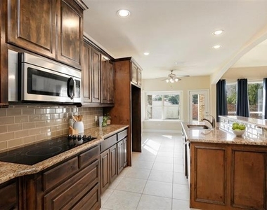 1087 Sahallee Drive - Photo Thumbnail 9