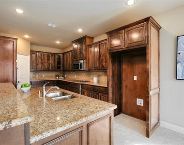 1087 Sahallee Drive - Photo Thumbnail 12