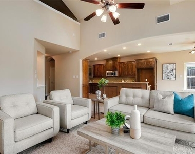 1087 Sahallee Drive - Photo Thumbnail 7