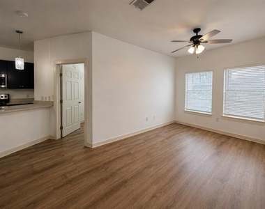 1910 Bennett Avenue - Photo Thumbnail 5