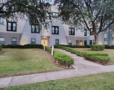 1910 Bennett Avenue - Photo Thumbnail 1