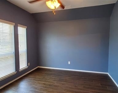 929 Lake Woodland Drive - Photo Thumbnail 2