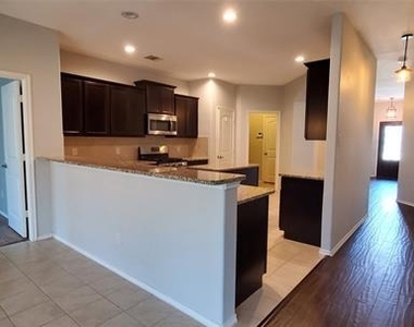 929 Lake Woodland Drive - Photo Thumbnail 4