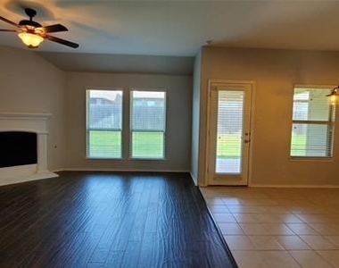 929 Lake Woodland Drive - Photo Thumbnail 3
