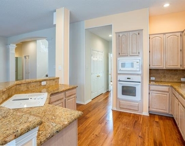 1304 Pagewynne Drive - Photo Thumbnail 8