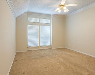 1304 Pagewynne Drive - Photo Thumbnail 12