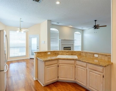 1304 Pagewynne Drive - Photo Thumbnail 10