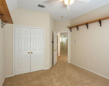 1304 Pagewynne Drive - Photo Thumbnail 18