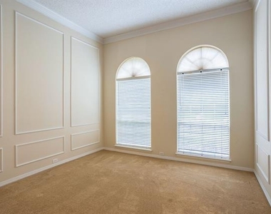 1304 Pagewynne Drive - Photo Thumbnail 3