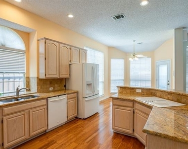 1304 Pagewynne Drive - Photo Thumbnail 9
