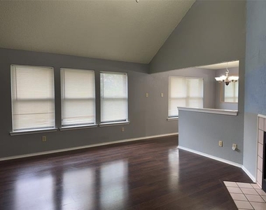 768 Pierre Lane - Photo Thumbnail 6