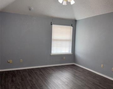 768 Pierre Lane - Photo Thumbnail 10