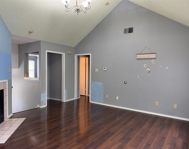 768 Pierre Lane - Photo Thumbnail 5
