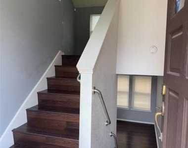 768 Pierre Lane - Photo Thumbnail 4